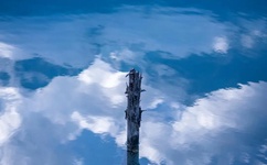 警方在花园地底挖出160万现金